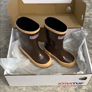 Xtratuf boots child’s size 5